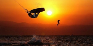  Kitesurf al atardecer 